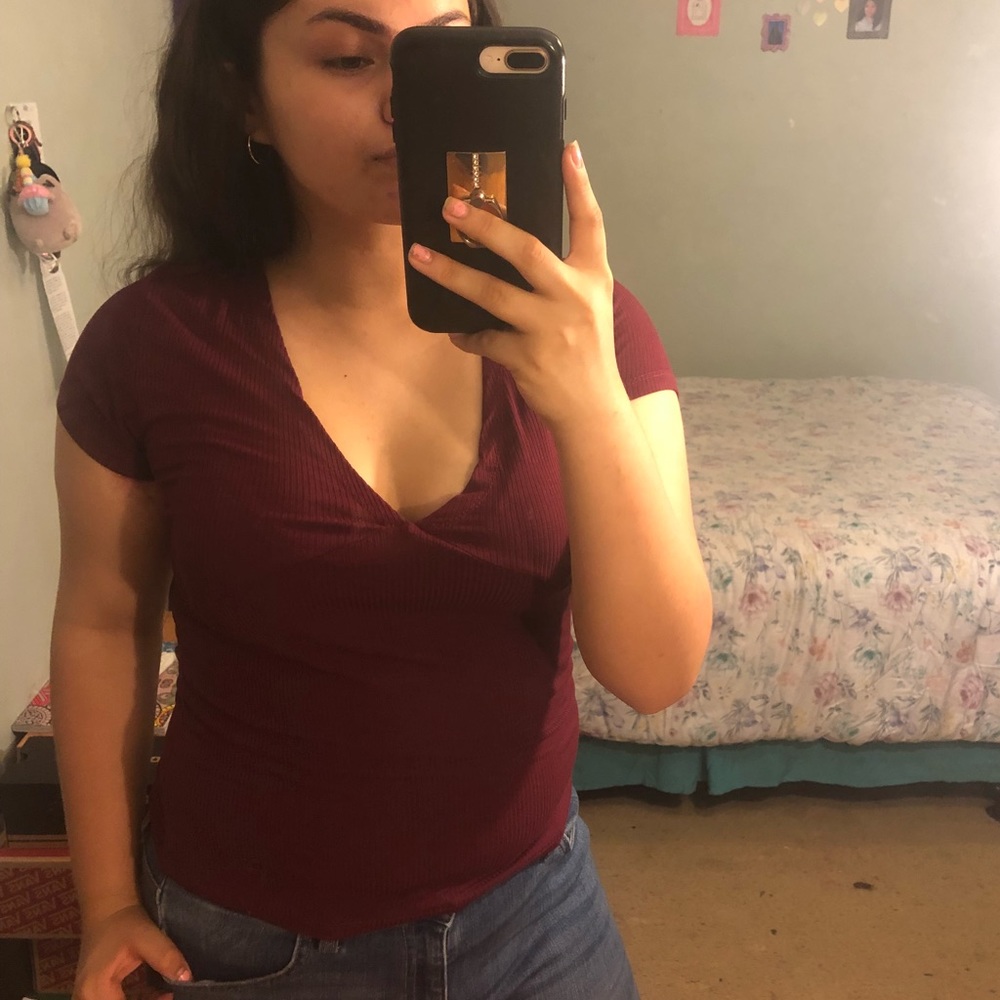 Burgundy ribbed v neck